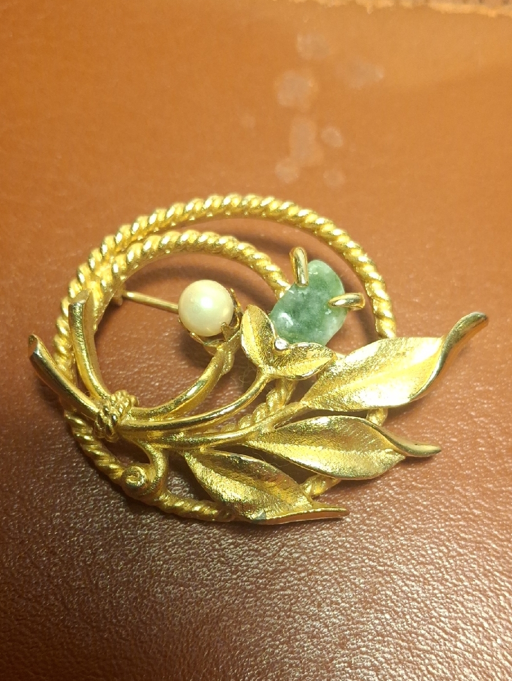 Sarah Coventry Gold-Tone Leaf Brooch with Pearl and Green Stone